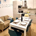 La Casetta Del Vicolo - Free Parking & 15 Min Station Apartament *