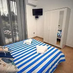 Apartamento La Casetta Del Vicolo - Free Parking & 15 Min Station *