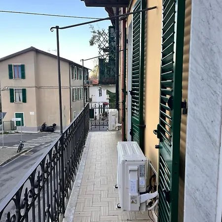 公寓 La Casetta Del Vicolo 斯培西亚