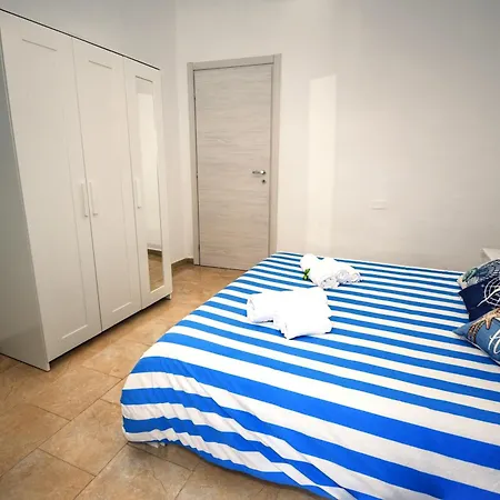 La Casetta Del Vicolo - Free Parking & 15 Min Station דירה