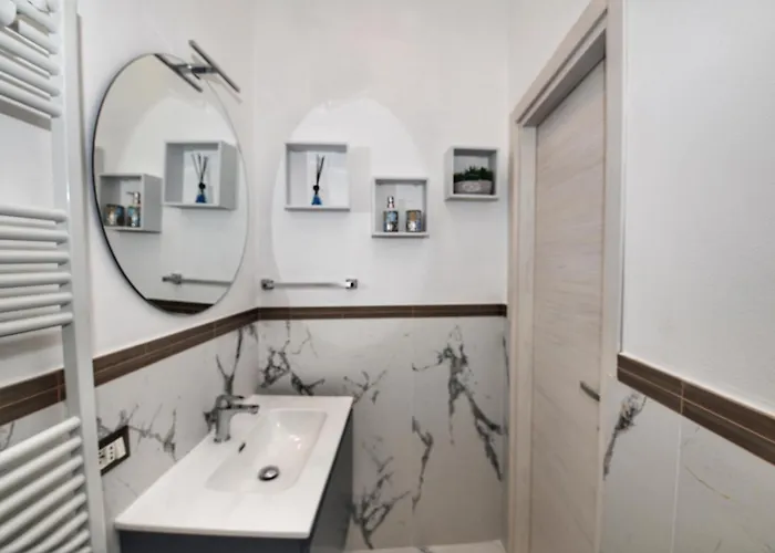 La Casetta Del Vicolo - Free Parking & 15 Min Station 公寓